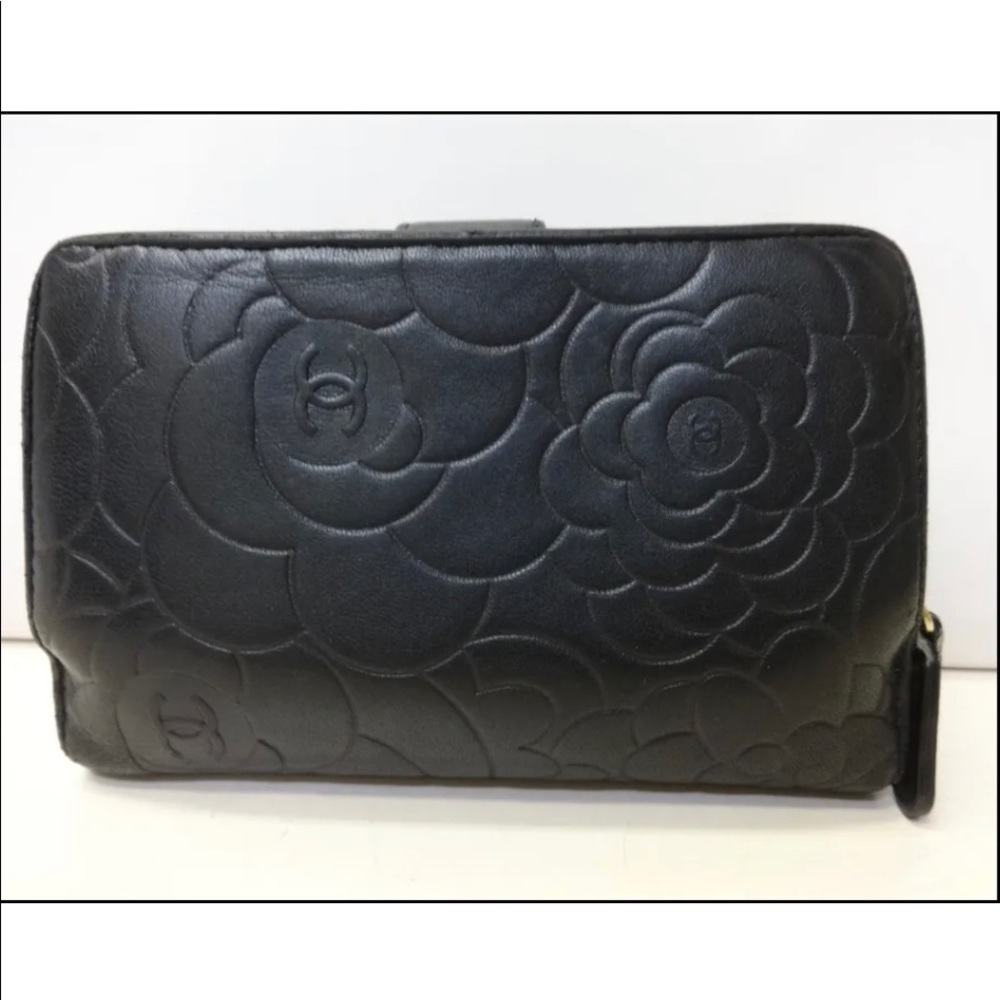 Authentic Chanel Camelia Flap Medium Wallet Complete with box and card - Picture 10 of 11